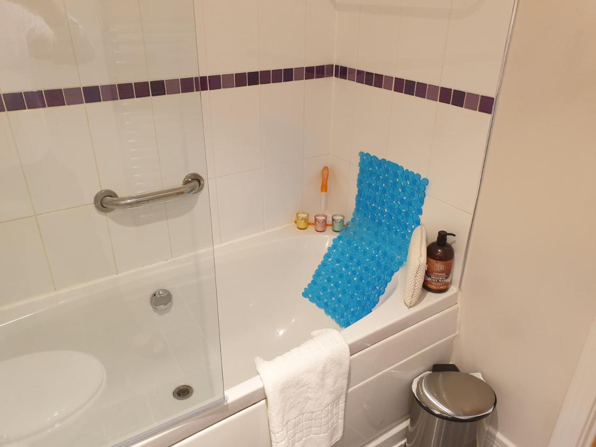 Birmingham Emerald, 2 Bedroom Apartment Ngoại thất bức ảnh